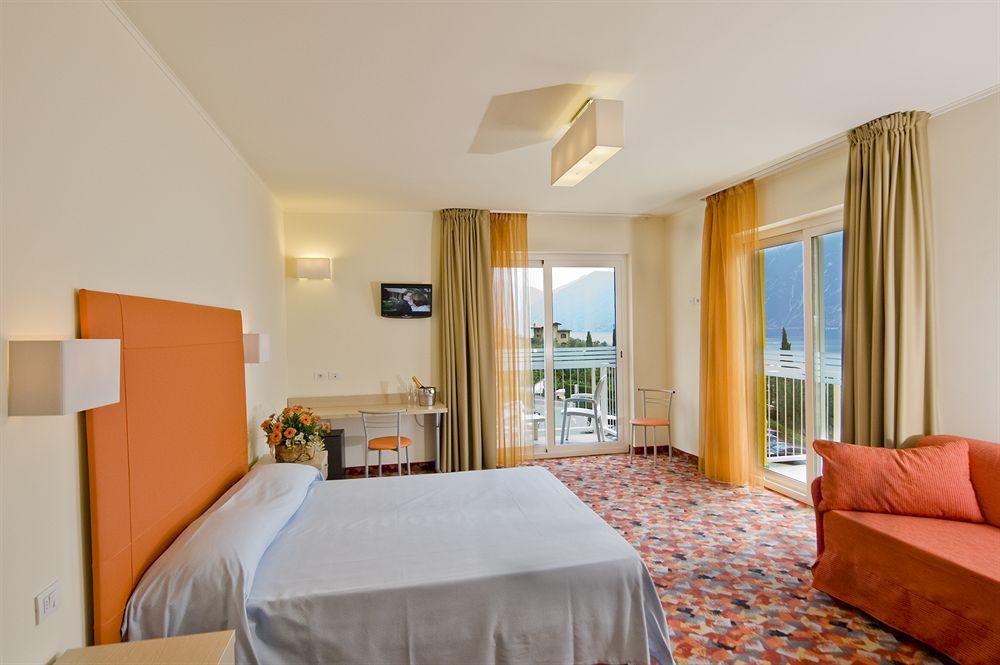 Hotel Royal Village Limone sul Garda Eksteriør billede