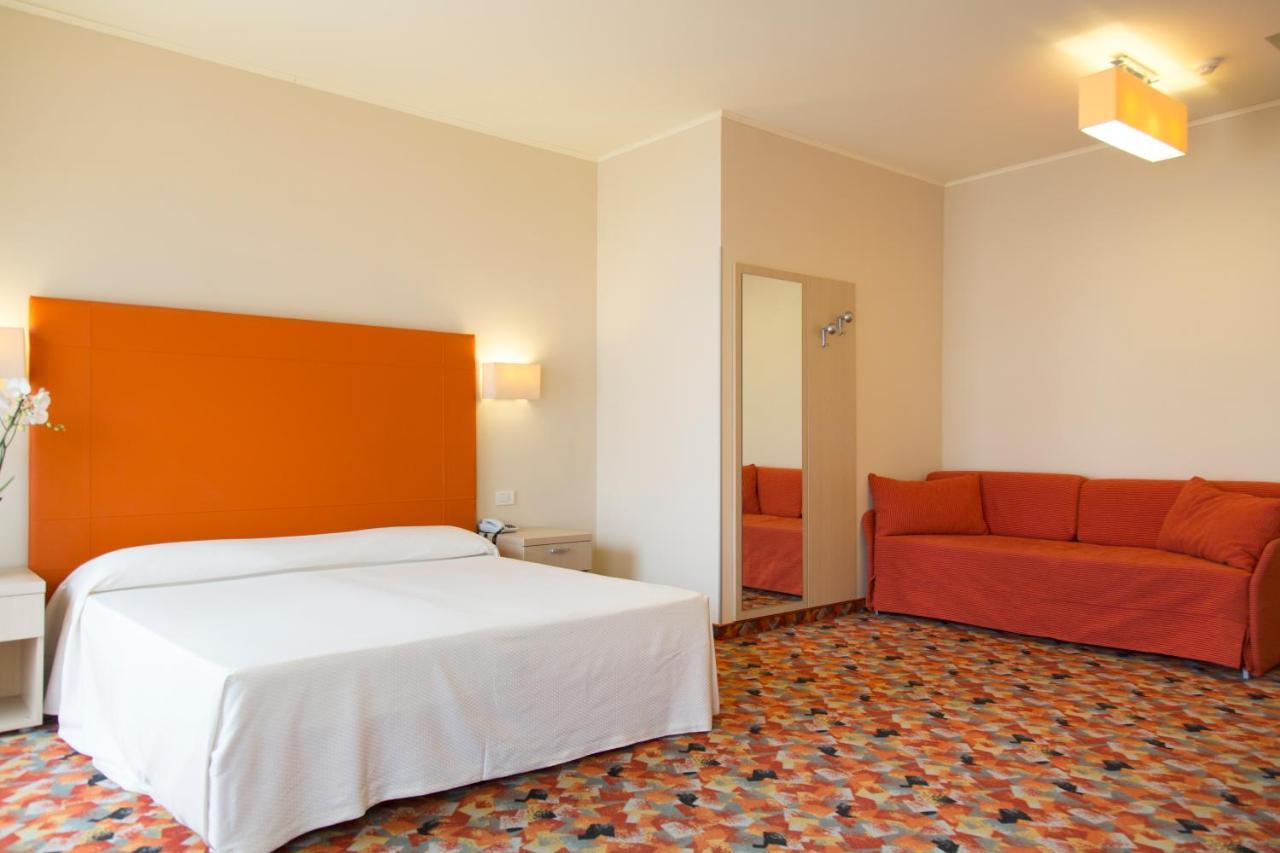 Hotel Royal Village Limone sul Garda Værelse billede
