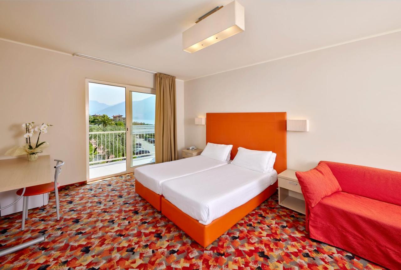 Hotel Royal Village Limone sul Garda Eksteriør billede