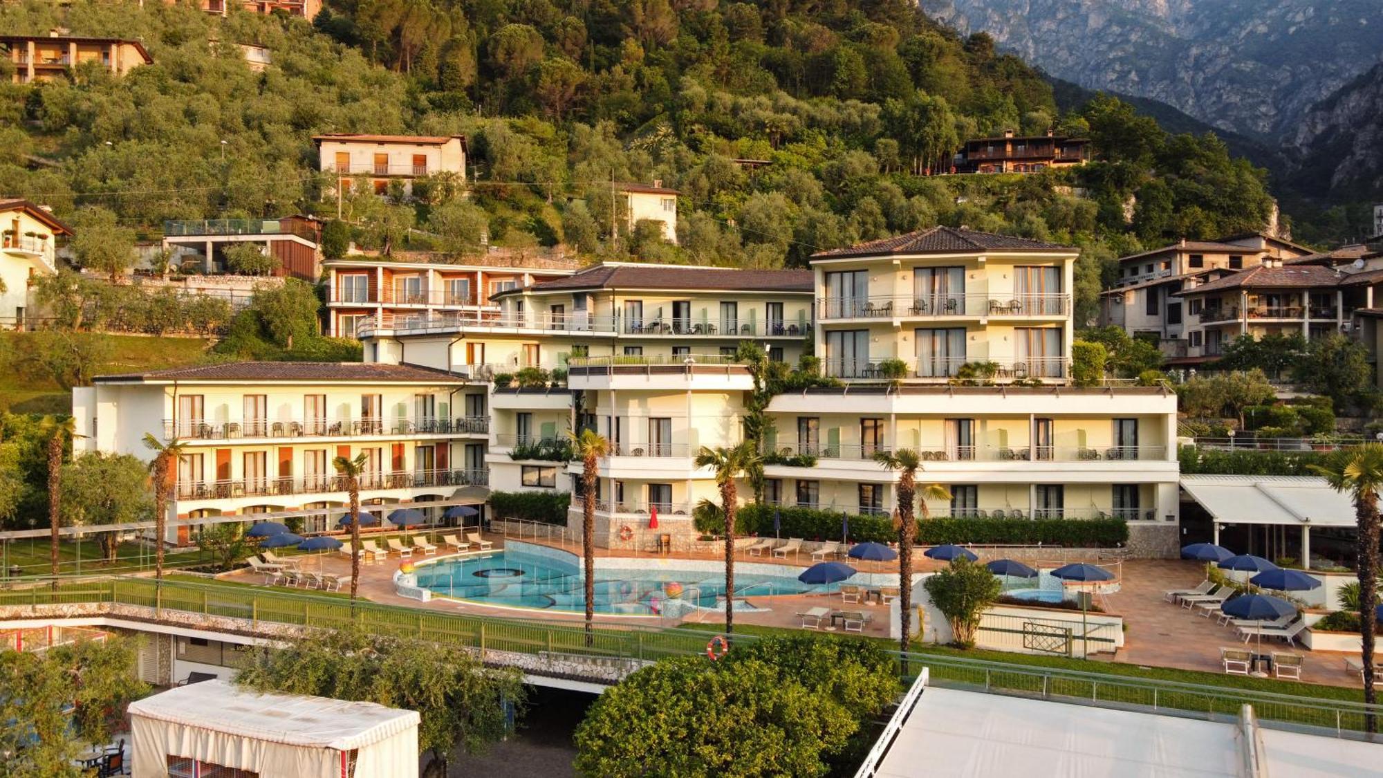 Hotel Royal Village Limone sul Garda Eksteriør billede