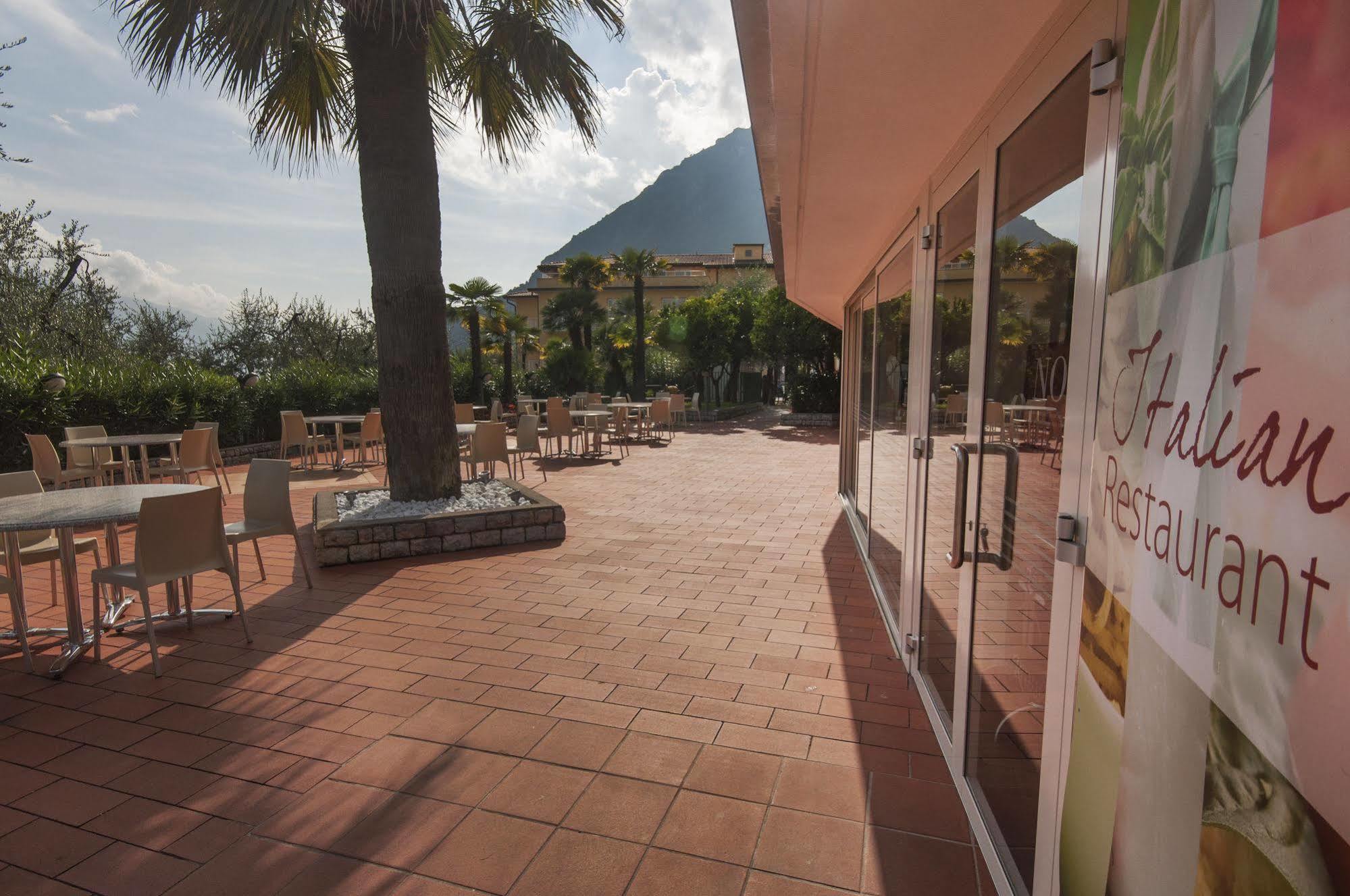 Hotel Royal Village Limone sul Garda Eksteriør billede