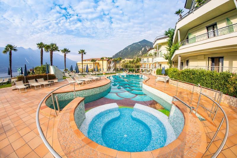 Hotel Royal Village Limone sul Garda Eksteriør billede